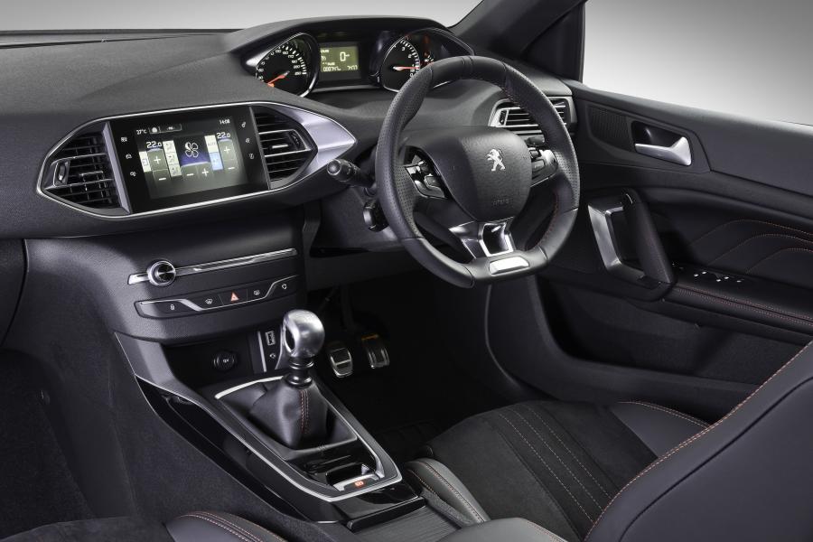  Peugeot 308 GT Line 2015 года  (ZA) (фото 6 из 27)